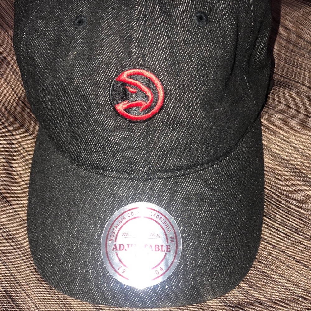 Mitchell & Ness Hawks Bucket Hat